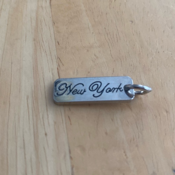 New York silver tone charm. Put on keychain bag charm necklace etc. - Picture 2 of 3